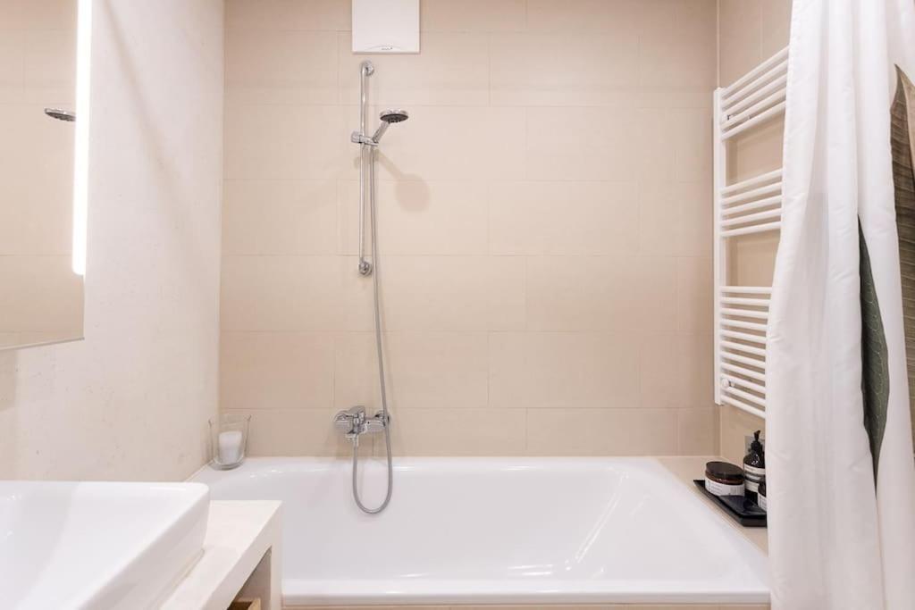 Dream Apartment - Central And Quiet With Ac And Free Parking Garage Vienna Exterior photo