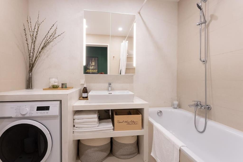 Dream Apartment - Central And Quiet With Ac And Free Parking Garage Vienna Exterior photo