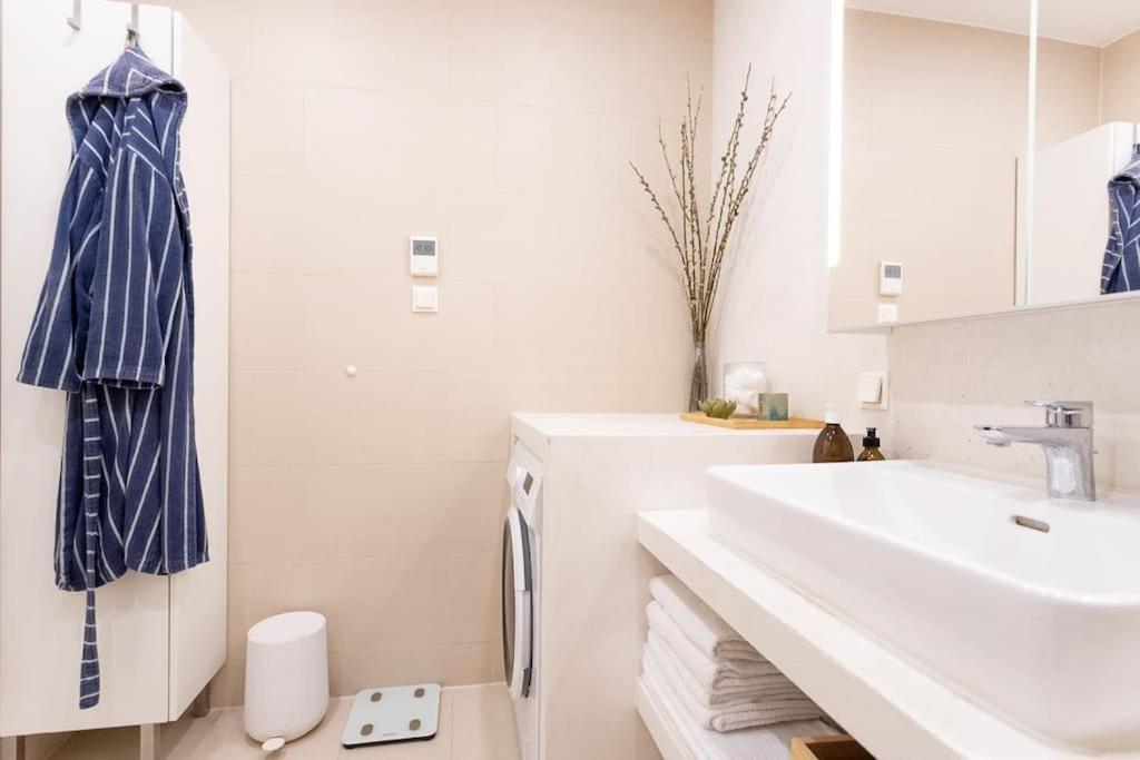 Dream Apartment - Central And Quiet With Ac And Free Parking Garage Vienna Exterior photo